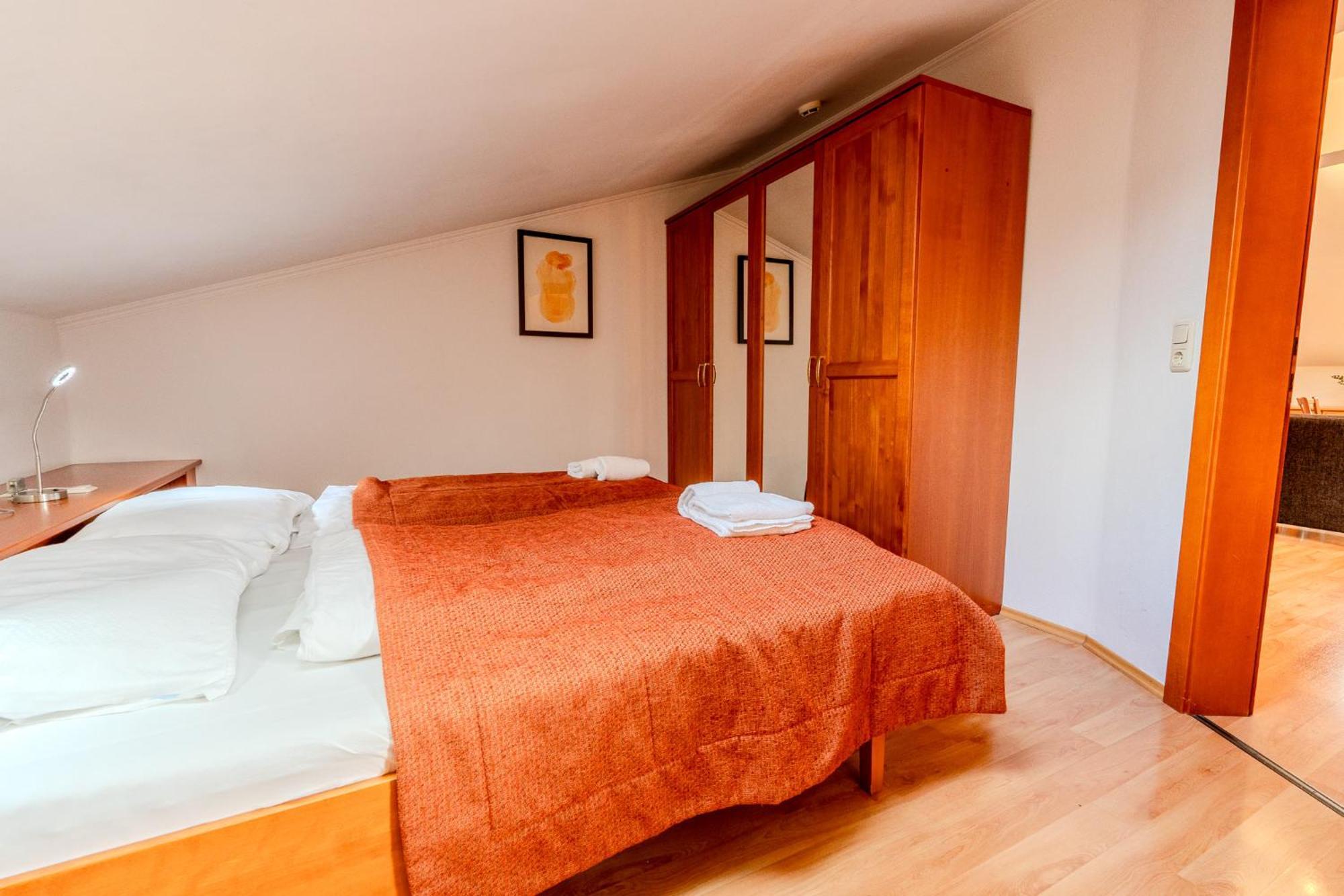 Whats-App Self-Check-In - Gansl Apartment